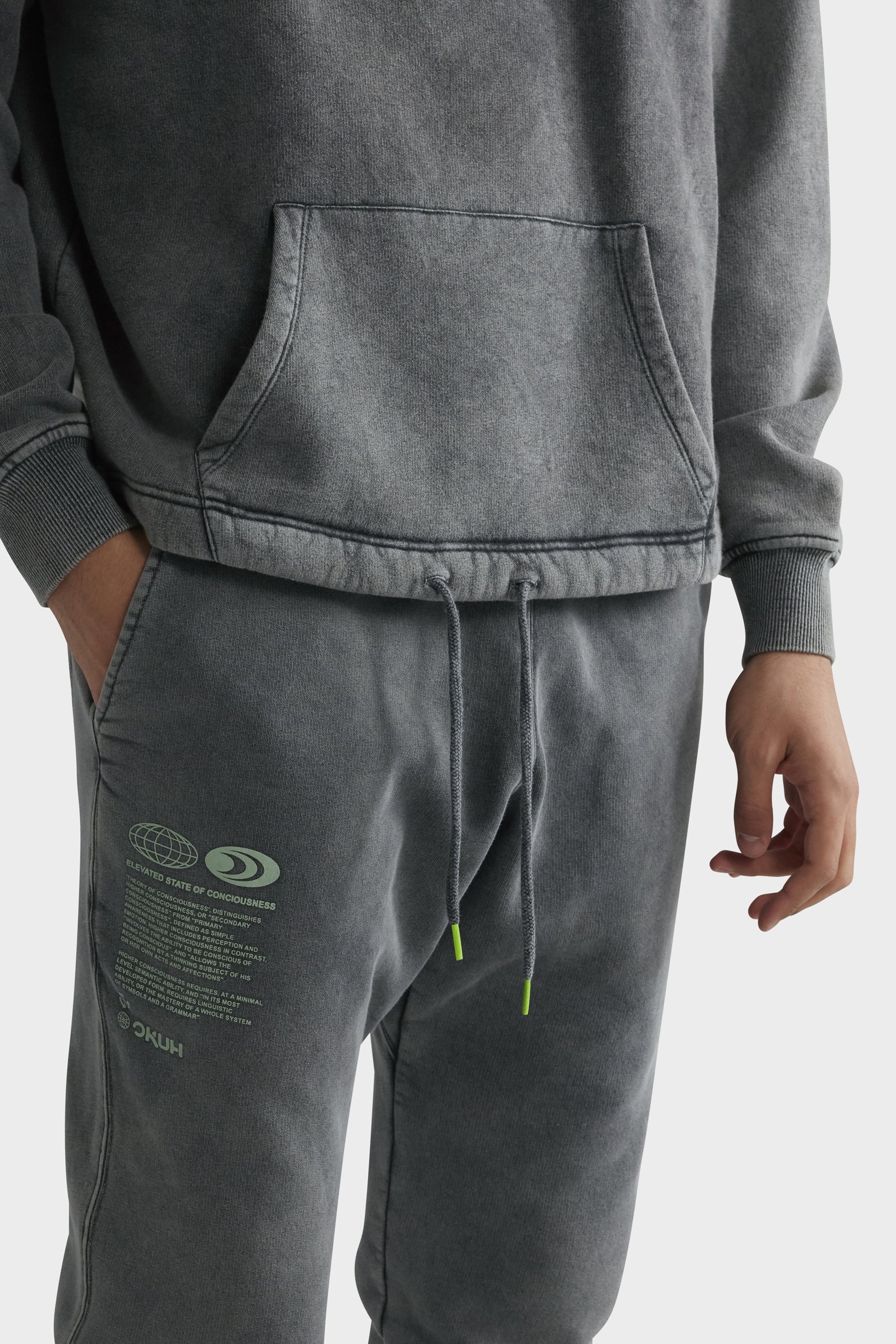 Universal Sweatshirt & Sweat Pant Set