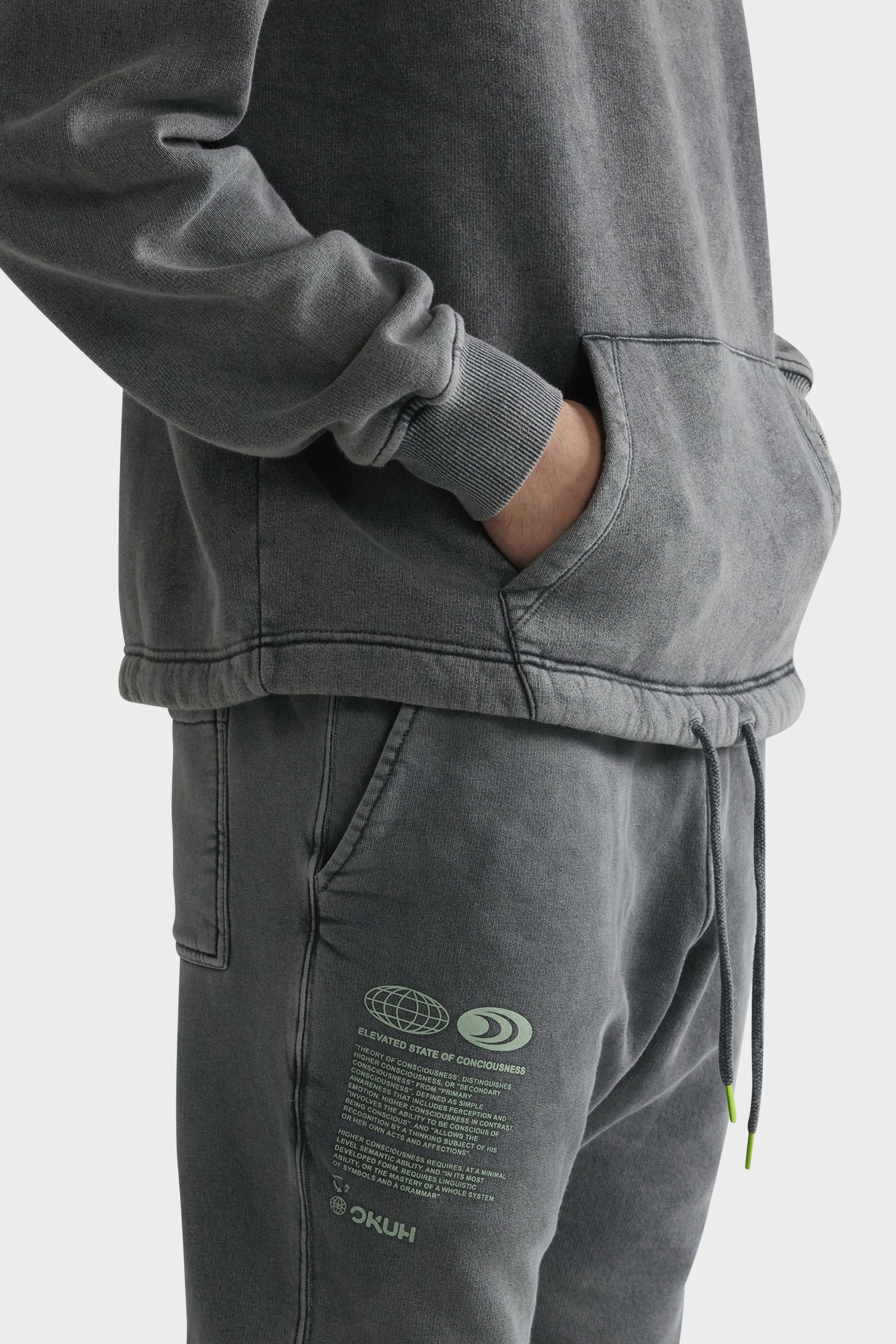 Universal Sweatshirt & Sweat Pant Set
